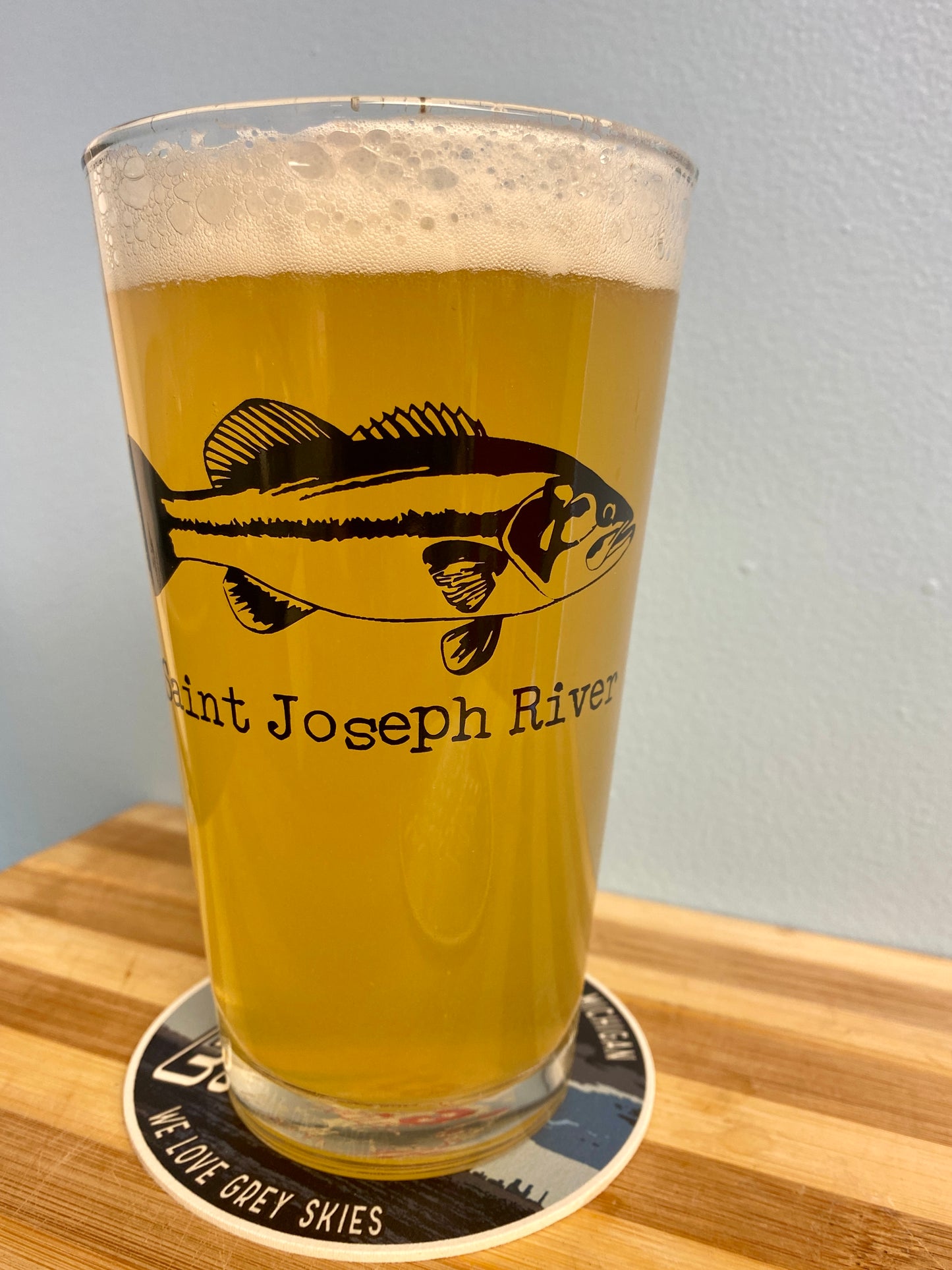 st Joseph river bass pint glass inrugco