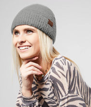 Load image into Gallery viewer, cc boucle yarn beanie model