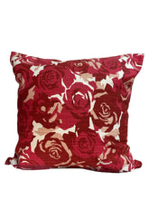 Load image into Gallery viewer, roses pillow inrugco